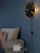 Aira Vägglampa – Oljad mässing 35 cm