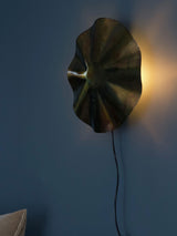Aira Vägglampa – Oljad mässing 35 cm