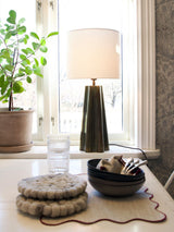 Aira Lampfot – Oljad mässing 44 cm
