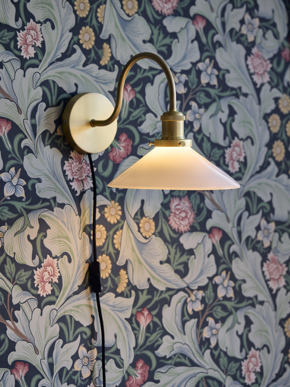 Axel Vägglampa – Opal 25 cm