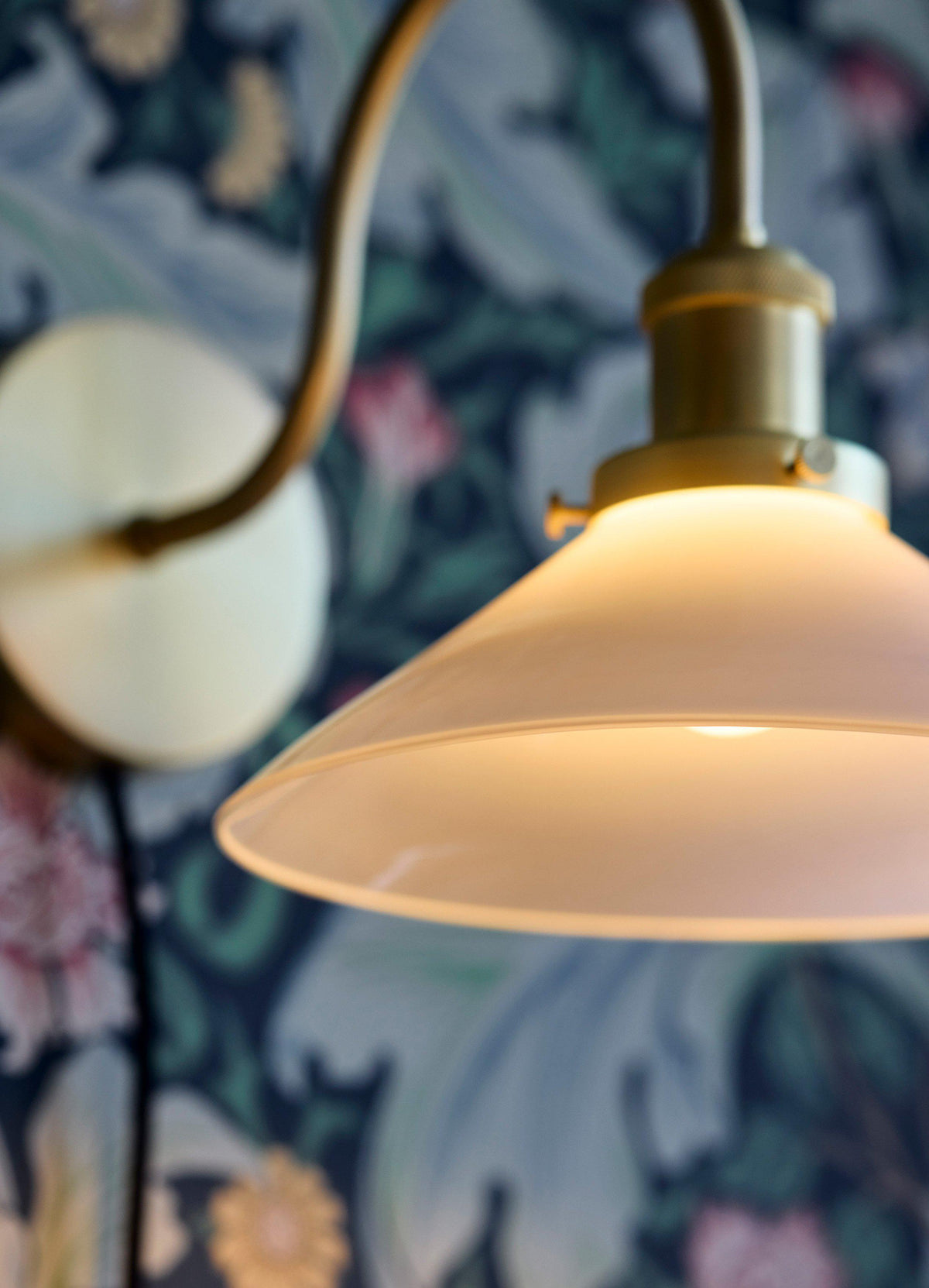 Axel Vägglampa – Opal 25 cm