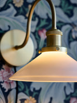 Axel Vägglampa – Opal 25 cm