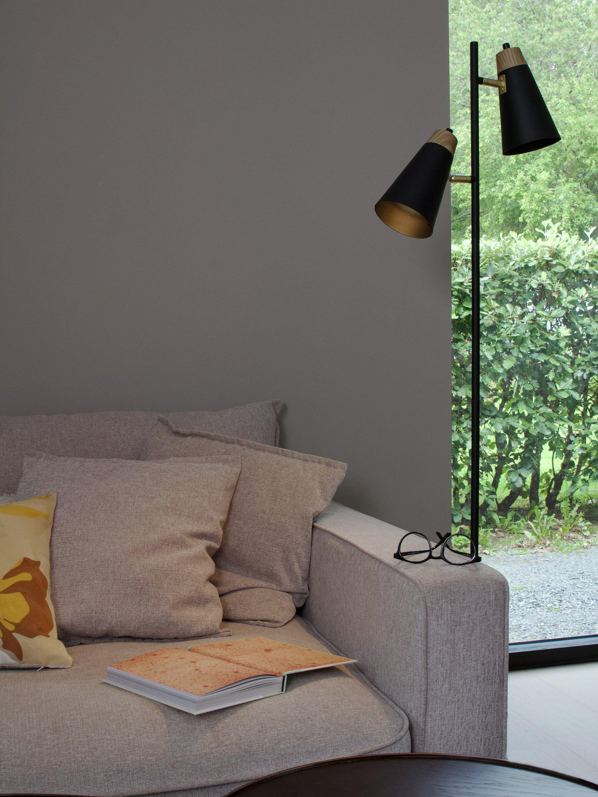 Wien Golvlampa – Svart 2-arm 157 cm