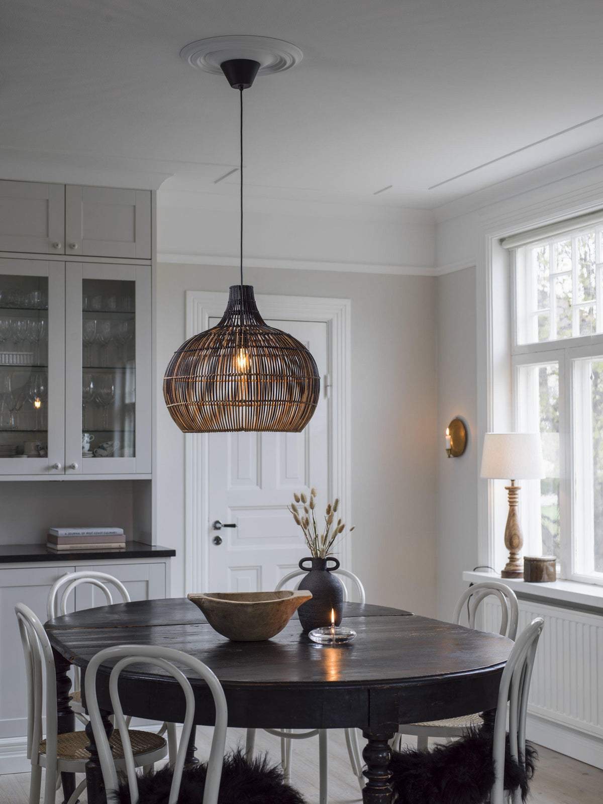 Martha Taklampa – Natur/svart 50 cm