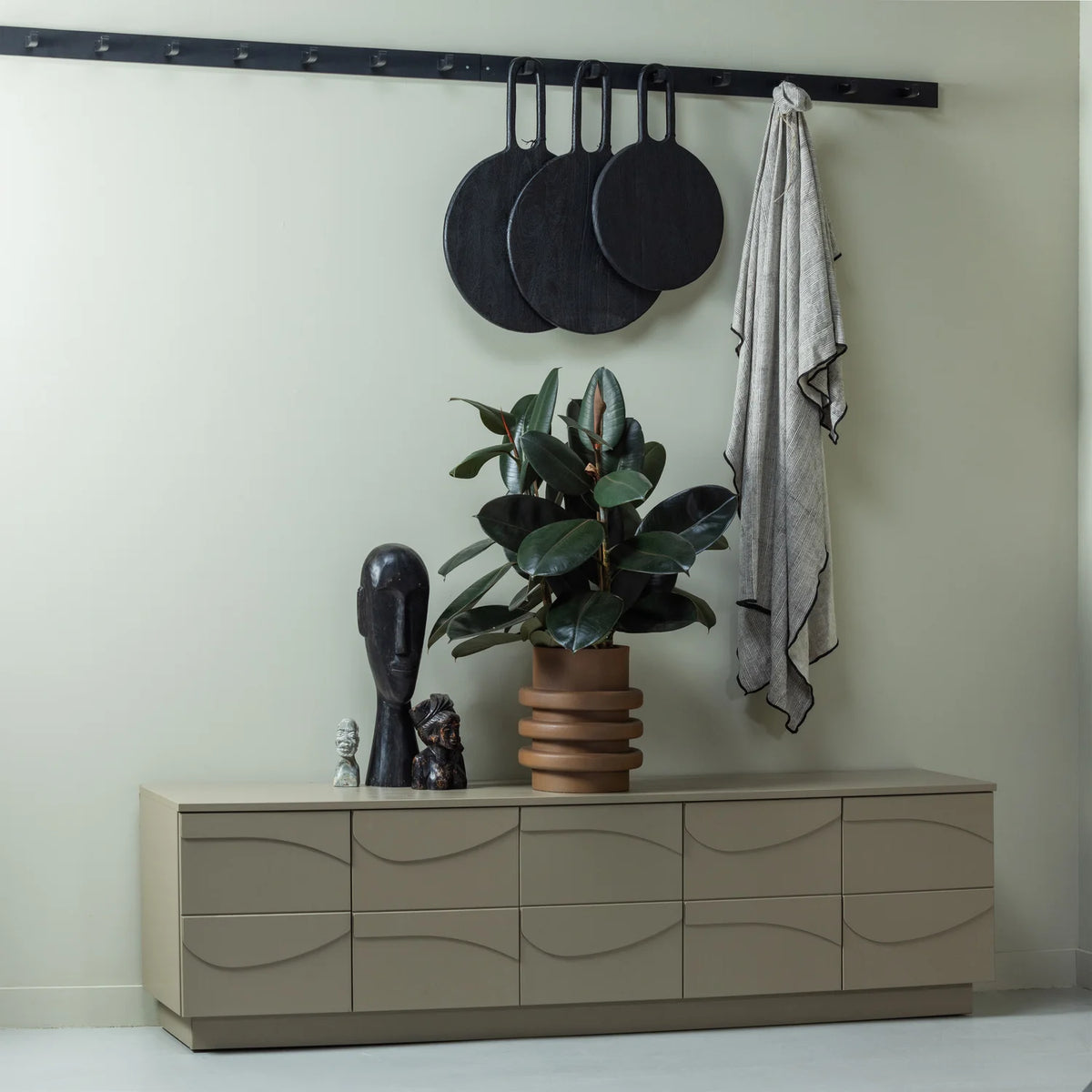 WOOOD, Teo TV-bänk 180 cm i Furu – Lera FSC®
